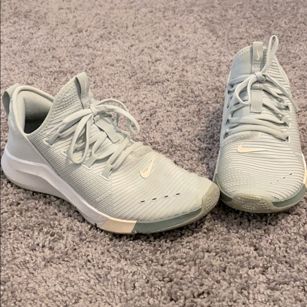 Nike zoom sneakers